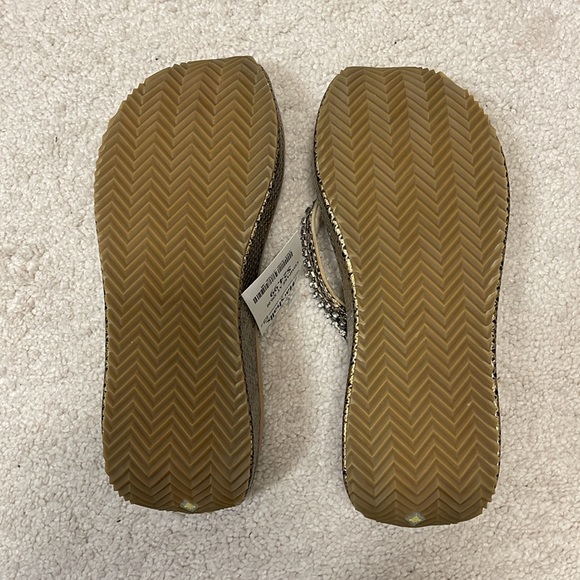 Volatile Platform flip Flops - Picture 2 of 4